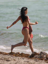 106078747_hqcelebcorner-103.jpg