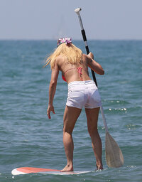 111632650_hqcelebcorner-28.jpg
