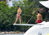 Britney-Spears--Bikini-candids-on-a-Yacht-in-Miami--10.jpg