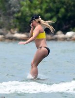 Britney-Spears--Bikini-candids-on-a-Yacht-in-Miami--28.jpg
