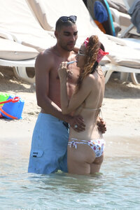 118775530_hqcelebcorner-4.jpg