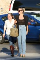 cameron-diaz-out-and-about-in-los-angeles-23-11-2019-4.jpg
