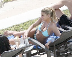 fergie im bikini 36.jpg