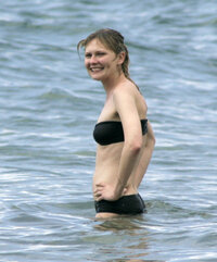 kirsten dunst in bikini 02.jpg