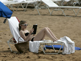 kirsten dunst in bikini 11.jpg