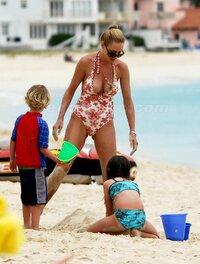 uma thurman al mare 12.jpg