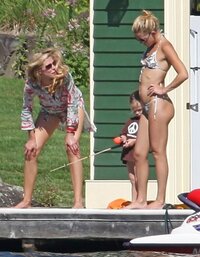 kate hudson in bikini 05.jpg