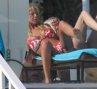 tara reid in bikini 06.jpg