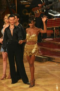 naomi campbell a ballando con le stelle 07.jpg