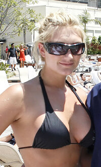 brooke hogan in bikini 09.jpg