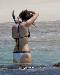 kate beckinsale in bikini 09.jpg