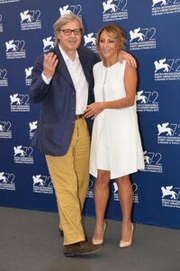 vittorio-sgarbi-con-paola-minaccioni.jpg