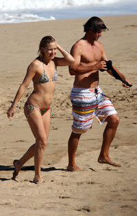 kate hudson in bikini 11.jpg