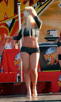 brooke hogan in concerto 08.jpg