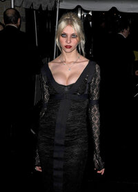 taylor momsen al gala 13.jpg