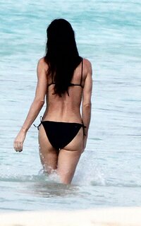 demi moore in bikini 01.jpg