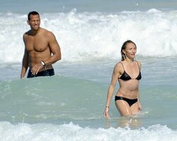 cameron diaz in bikini 05.JPG