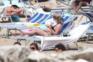 flavia vento in bikini 09.jpg