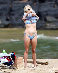 reese whiterspoon in bikini 01.jpg