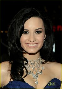 demi-lovato-people-choice-awards-09.jpg