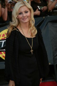 37327_ElishaCuthbertMuchMusicVideoAwards14_122_352lo.jpg