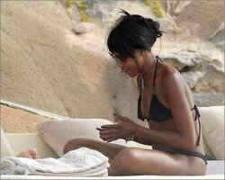 naomi campbell in bikini 15.jpg