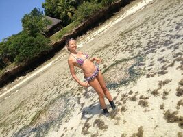 antonella elia in bikini 02.jpeg