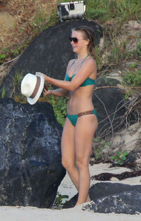julianne hough in bikini  verde 24.jpg