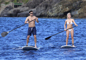 julianne hough in bikini 02.jpg