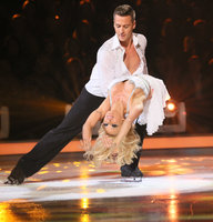 pamela anderson a dancing on ice 07.jpg