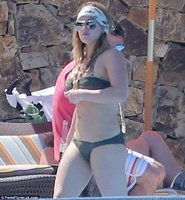 hilary duff in bikini 06.jpg