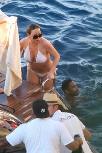 mariah carey in yacht 02.jpg