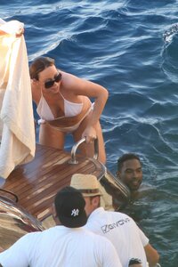 mariah carey in yacht 07.jpg