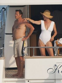 uma thurman in yacht 01.jpg