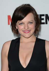 elisabeth moss in nero 03.jpg