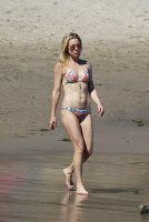 kate hudson in bikini 25.jpg