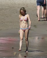 kate hudson in bikini 30.jpg