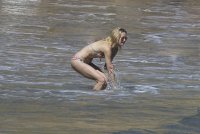kate hudson in bikini 37.jpg