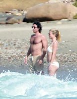 gwyneth paltrow in bikini 08.jpg