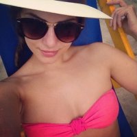 julia voth in bikini 03.jpg
