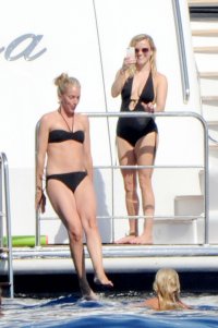 reese witherspoon in yacht 01.jpg