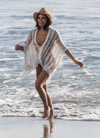 jenna dewan in beach 08.jpg