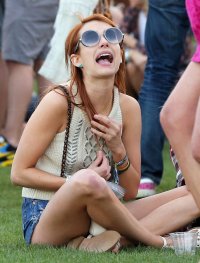 emma roberts al parco 02.jpg