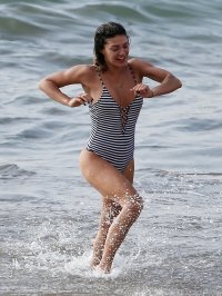 nina dobrev con jessica szohr in bikini 36.jpg