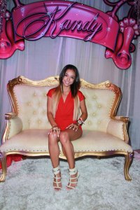 karrueche tran in sofa 04.jpg