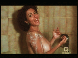 sabrina-ferilli-doccia-capezzoli-gif-animata.gif