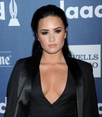 demi lovato al gala 05.jpg