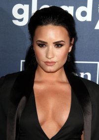demi lovato al gala 08.jpg