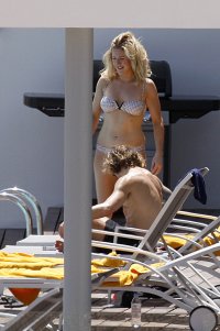 ellie goulding in bikini 09.jpg