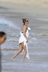 uma thurman al mare 08.jpg